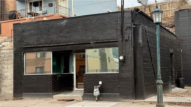 724 Chartiers Avenue, Mckees Rocks, PA 15136