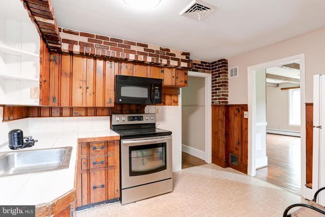 1140 OYSTER MILL RD, Camp Hill, PA 17011