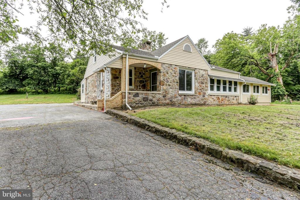 1140 OYSTER MILL RD, Camp Hill, PA 17011