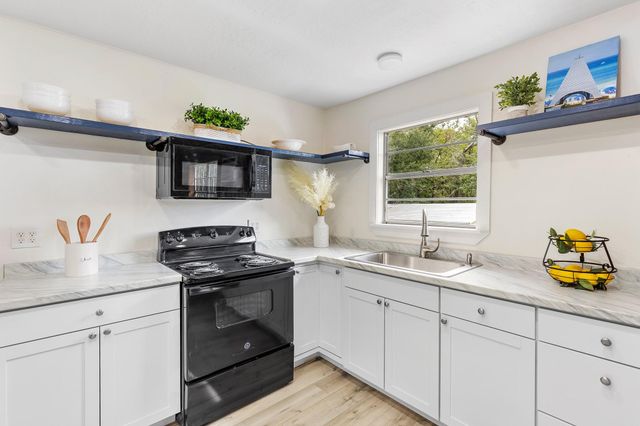 161 White Oak Street, Point Blank, TX 77364
