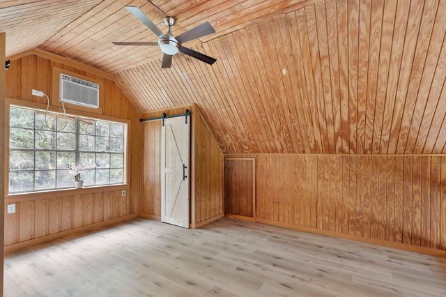 161 White Oak Street, Point Blank, TX 77364