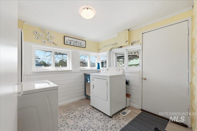 1214 Everett St, Caldwell, ID 83605