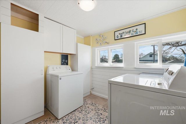 1214 Everett St, Caldwell, ID 83605