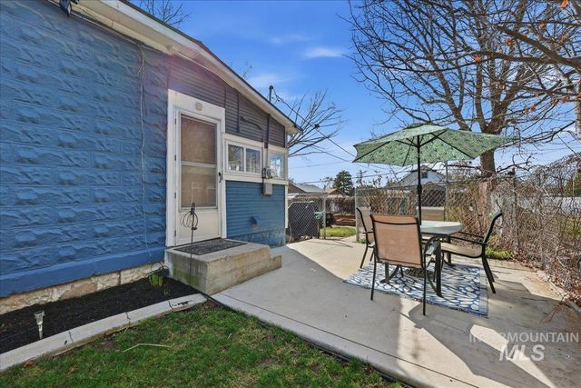 1214 Everett St, Caldwell, ID 83605