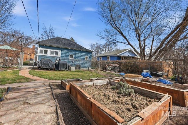 1214 Everett St, Caldwell, ID 83605