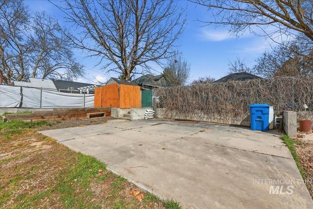 1214 Everett St, Caldwell, ID 83605