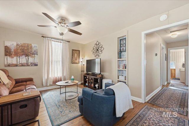 1214 Everett St, Caldwell, ID 83605