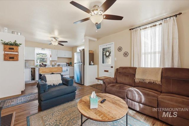 1214 Everett St, Caldwell, ID 83605