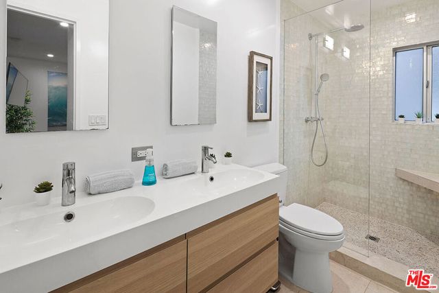 472 Rosecrans Avenue, Manhattan Beach, CA 90266