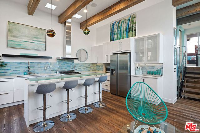 472 Rosecrans Avenue, Manhattan Beach, CA 90266