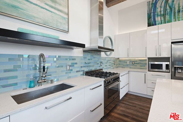 472 Rosecrans Avenue, Manhattan Beach, CA 90266