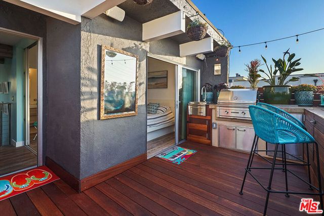 472 Rosecrans Avenue, Manhattan Beach, CA 90266