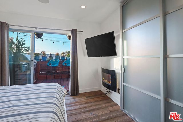 472 Rosecrans Avenue, Manhattan Beach, CA 90266