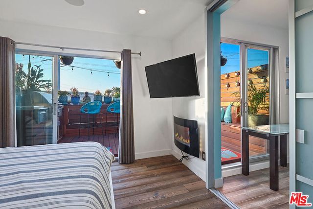 472 Rosecrans Avenue, Manhattan Beach, CA 90266