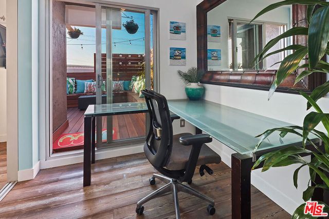 472 Rosecrans Avenue, Manhattan Beach, CA 90266