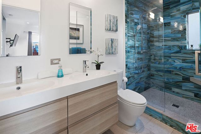 472 Rosecrans Avenue, Manhattan Beach, CA 90266
