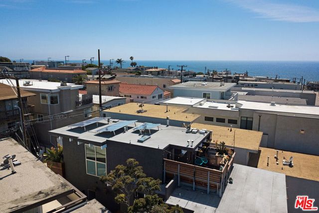 472 Rosecrans Avenue, Manhattan Beach, CA 90266
