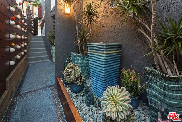 472 Rosecrans Avenue, Manhattan Beach, CA 90266