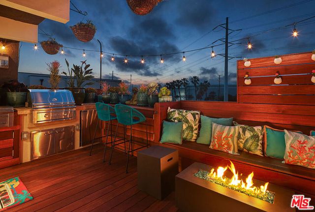 472 Rosecrans Avenue, Manhattan Beach, CA 90266
