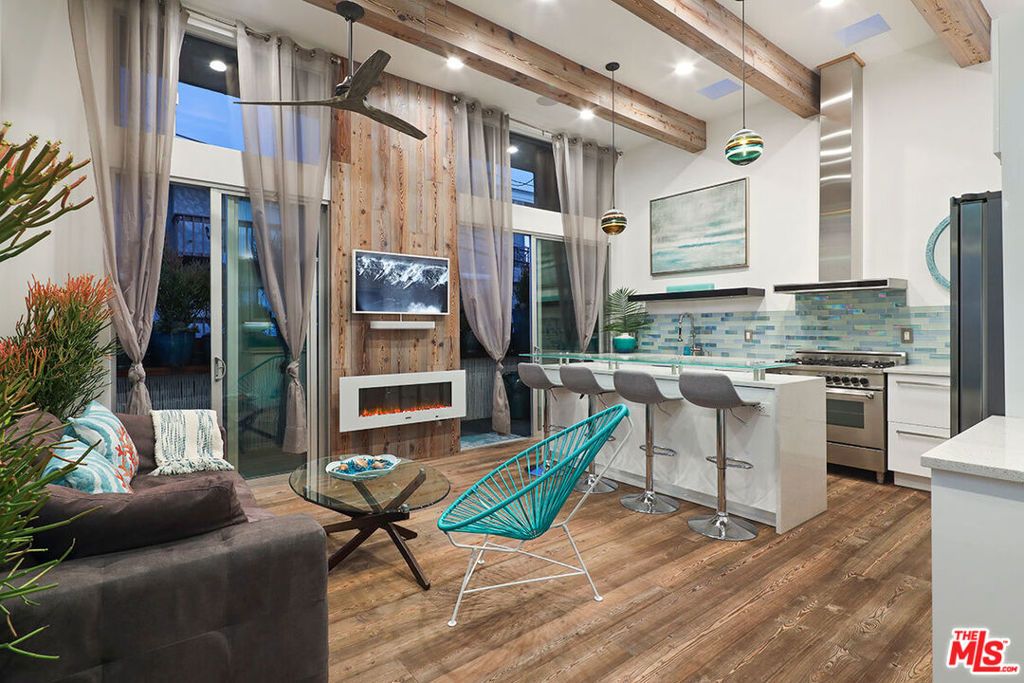 472 Rosecrans Avenue, Manhattan Beach, CA 90266