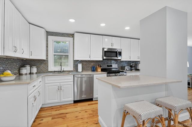 20 Locust Place, Locust Valley, NY 11560