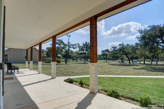 140 county road 6871, Natalia, TX 78059