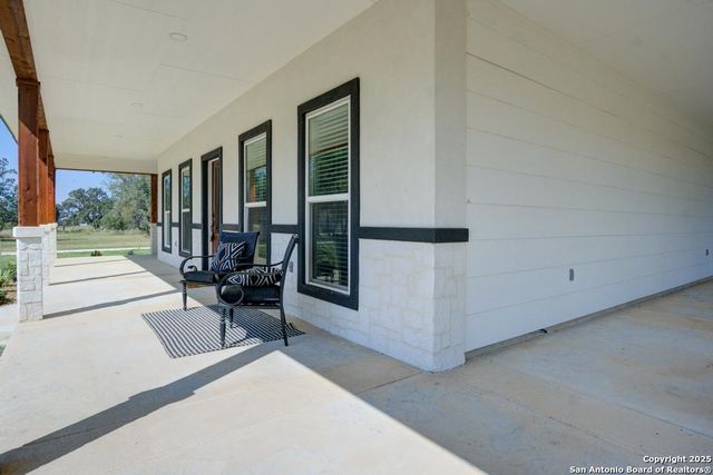 140 county road 6871, Natalia, TX 78059