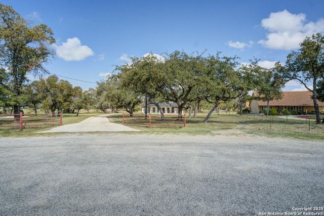 140 county road 6871, Natalia, TX 78059