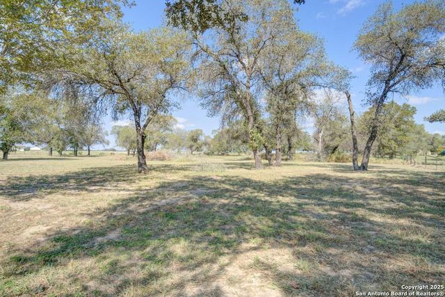 140 county road 6871, Natalia, TX 78059
