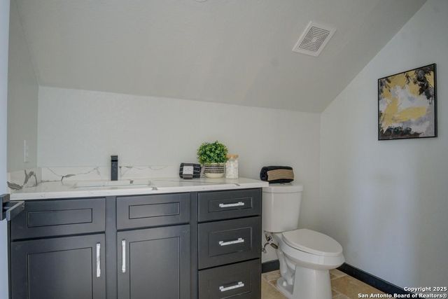 140 county road 6871, Natalia, TX 78059