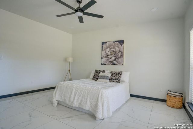 140 county road 6871, Natalia, TX 78059