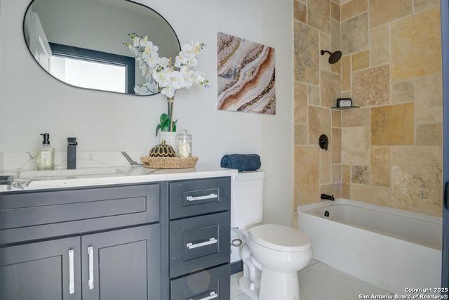 140 county road 6871, Natalia, TX 78059