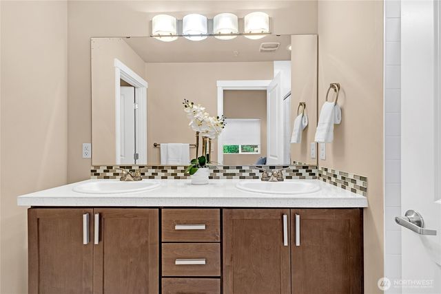 2129 NW Talus Dr, Issaquah, WA 98027
