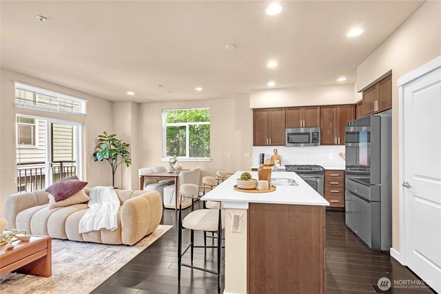 2129 NW Talus Dr, Issaquah, WA 98027