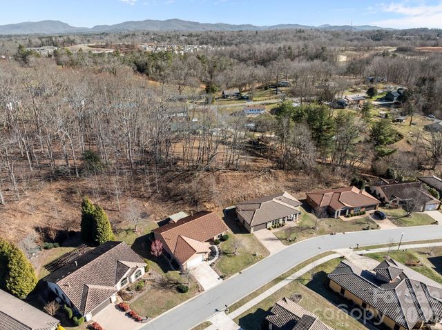26 Ocaso Drive, Asheville, NC 28806