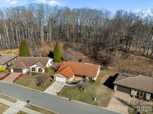 26 Ocaso Drive, Asheville, NC 28806