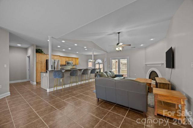 26 Ocaso Drive, Asheville, NC 28806