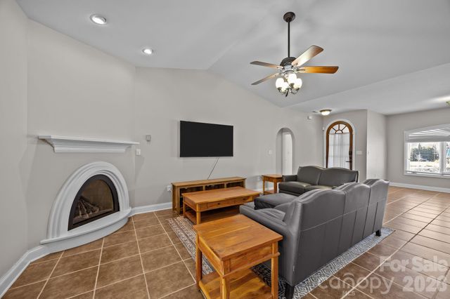 26 Ocaso Drive, Asheville, NC 28806