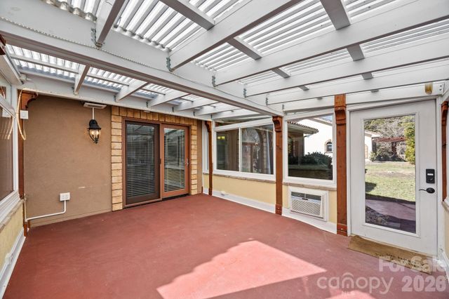 26 Ocaso Drive, Asheville, NC 28806