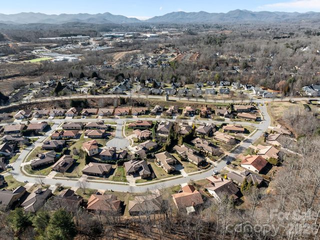 26 Ocaso Drive, Asheville, NC 28806