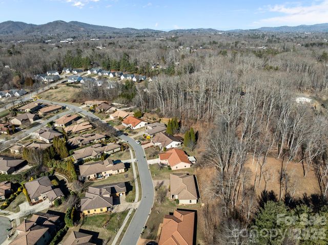 26 Ocaso Drive, Asheville, NC 28806