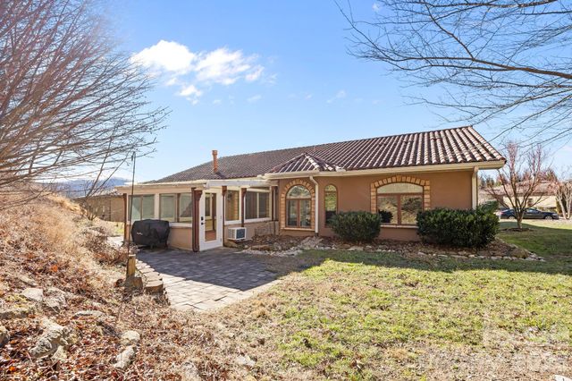 26 Ocaso Drive, Asheville, NC 28806
