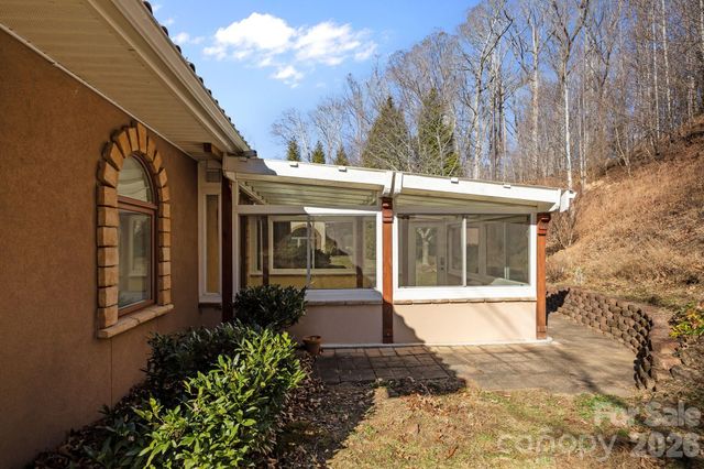 26 Ocaso Drive, Asheville, NC 28806