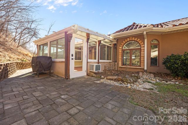 26 Ocaso Drive, Asheville, NC 28806