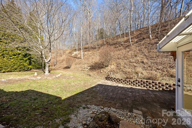 26 Ocaso Drive, Asheville, NC 28806