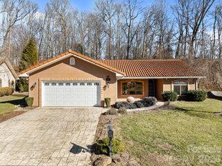 26 Ocaso Drive, Asheville, NC 28806