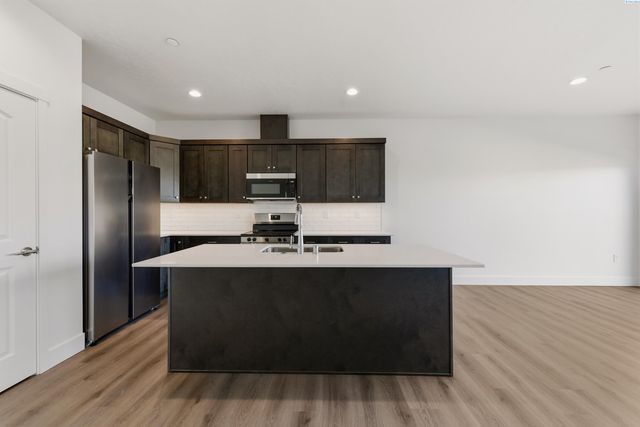 4517 Road 114, Pasco, WA 99301