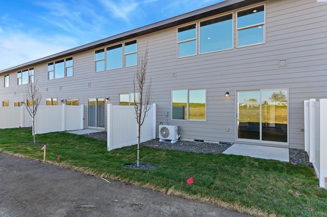 4517 Road 114, Pasco, WA 99301