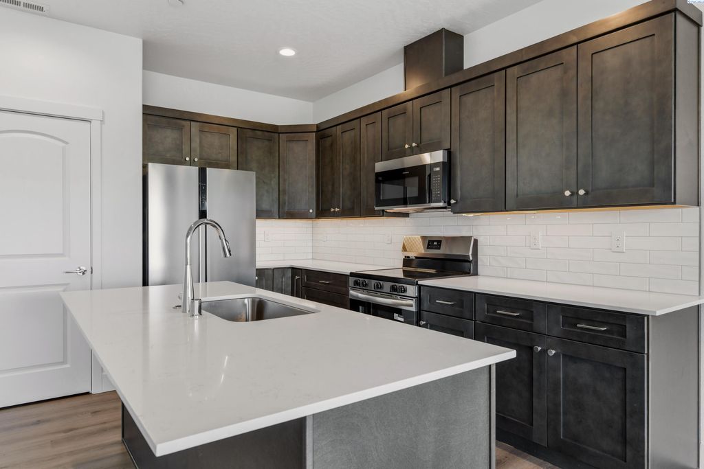 4517 Road 114, Pasco, WA 99301