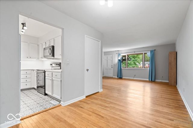 8016 Chiltern Drive, Indianapolis, IN 46268